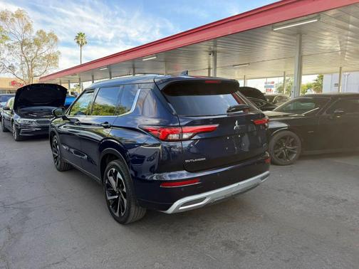 Cosmic Blue Metallic 2022 Mitsubishi Outlander SP