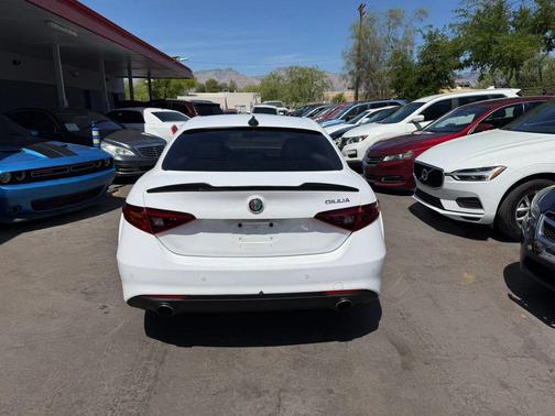 Alfa White 2017 Alfa Romeo Giulia Base