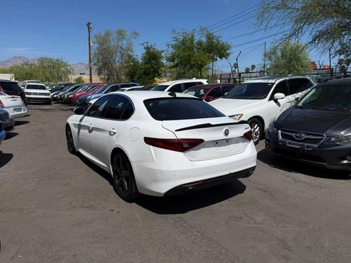 Alfa White 2017 Alfa Romeo Giulia Base