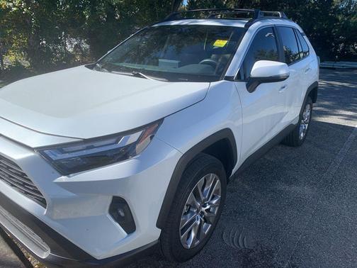 2025 Toyota RAV4 XLE Premium