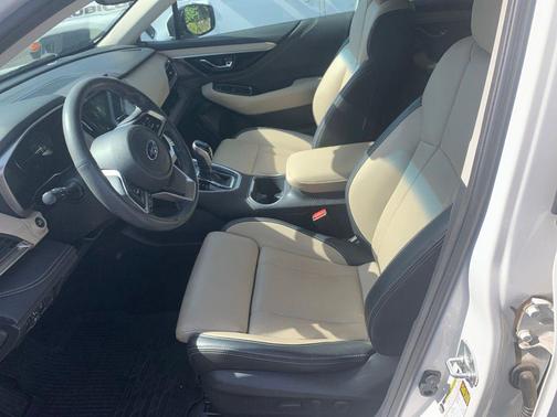 Crystal White Pearl 2022 Subaru Outback Limited