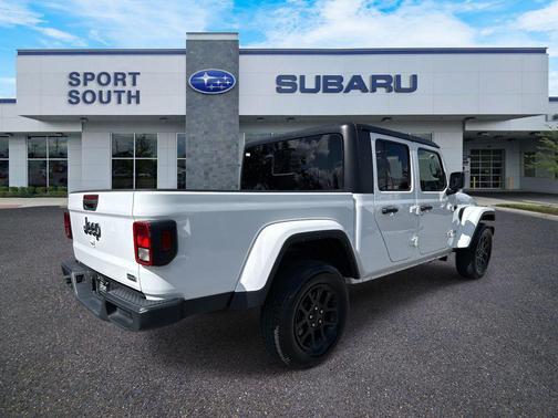 2023 Jeep Gladiator Overland