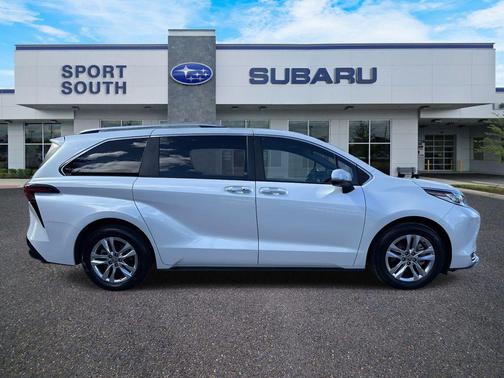 2023 Toyota Sienna Limited