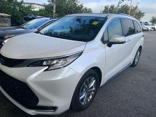 2023 Toyota Sienna Limited