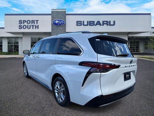 2023 Toyota Sienna Limited