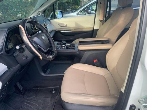 2023 Toyota Sienna Limited