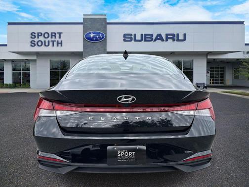 2023 Hyundai ELANTRA SE