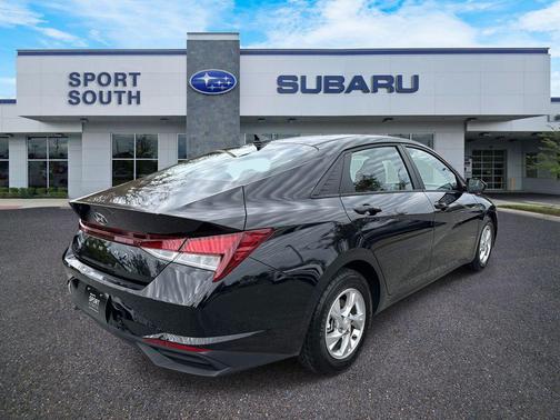 2023 Hyundai ELANTRA SE