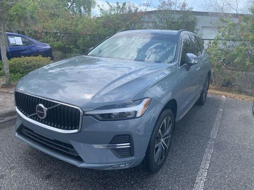 Thunder Grey Metallic 2022 Volvo XC60 B5 Momentum
