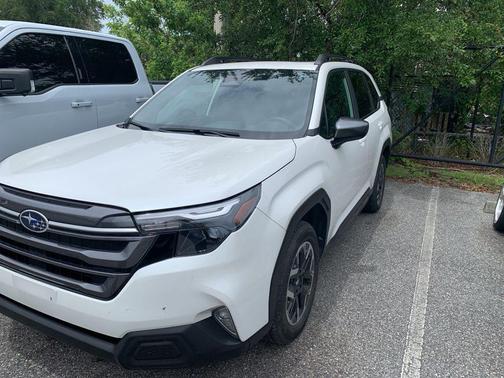 Crystal White Pearl 2025 Subaru Forester Premium