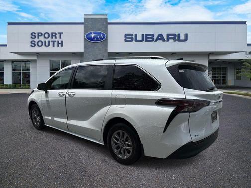 Wind Chill Pearl 2025 Toyota Sienna XLE