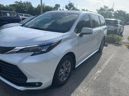 Wind Chill Pearl 2025 Toyota Sienna XLE