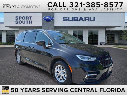Brilliant Black Crystal Pearlcoat 2023 Chrysler Pacifica Touring L