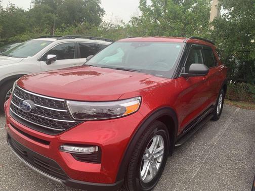 Rapid Red Metallic Tinted Clearcoat 2023 Ford Explorer XLT