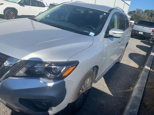 2019 Nissan Pathfinder SV