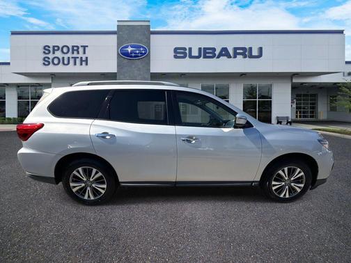 2019 Nissan Pathfinder SV