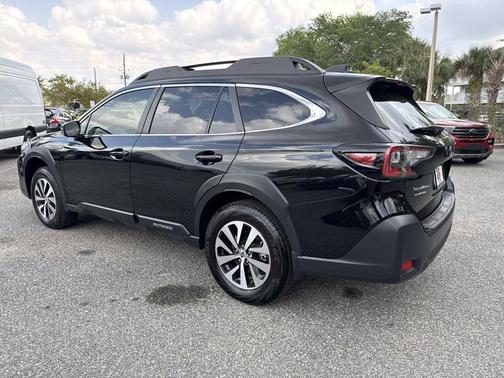 Crystal Black Silica 2025 Subaru Outback Premium