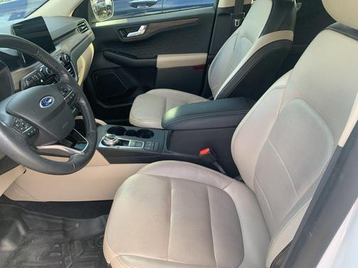 Star White Metallic Tri-Coat 2020 Ford Escape Titanium