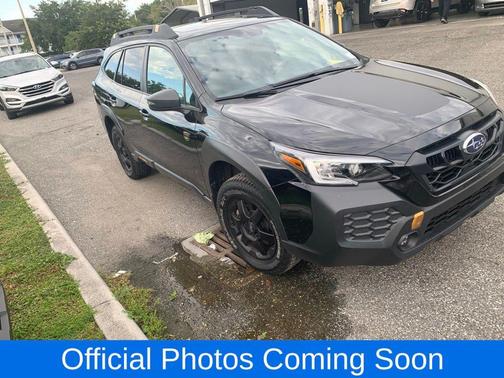 Crystal Black Silica 2025 Subaru Outback Wilderness