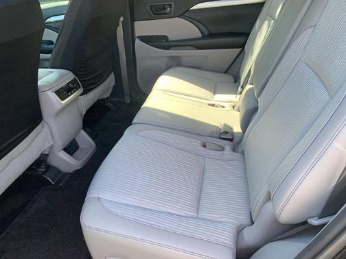 2017 Toyota Highlander LE Plus