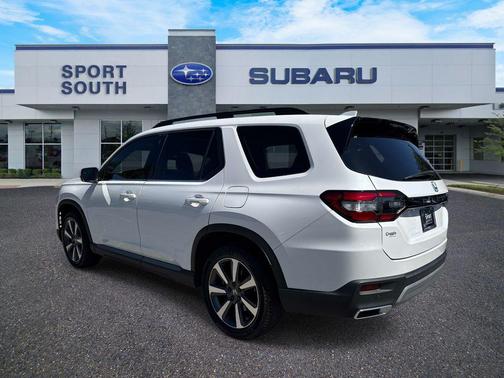 Platinum White Pearl 2024 Honda Pilot Touring 8-Passenger
