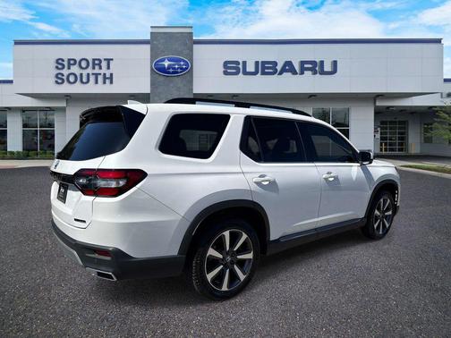 Platinum White Pearl 2024 Honda Pilot Touring 8-Passenger