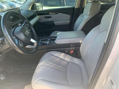 Platinum White Pearl 2024 Honda Pilot Touring 8-Passenger