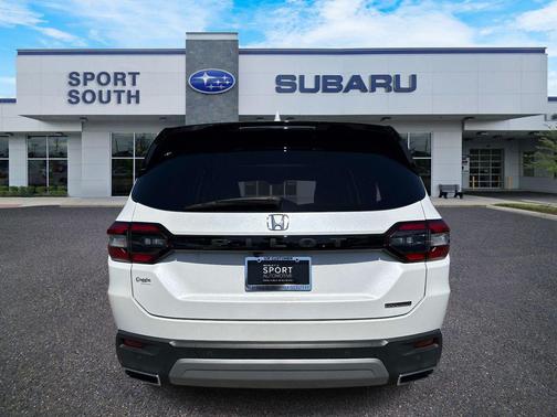 Platinum White Pearl 2024 Honda Pilot Touring 8-Passenger