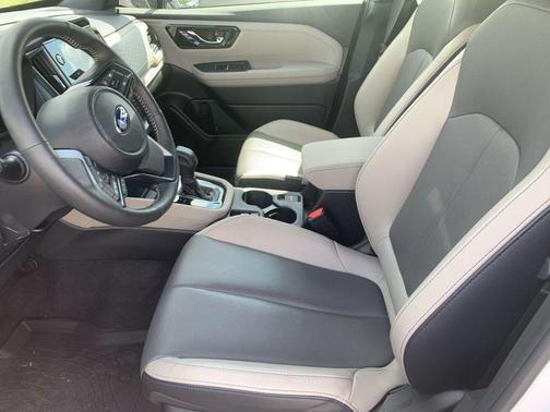 Crystal White Pearl 2025 Subaru Forester Limited