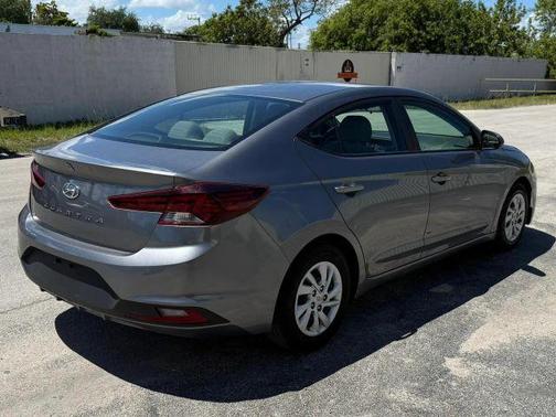 Machine Gray 2019 Hyundai ELANTRA SE
