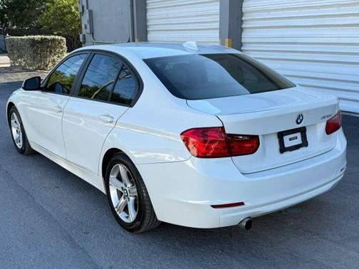 White 2014 BMW 320 i