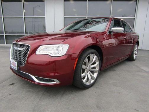 Photo 3 of 46 of 2018 Chrysler 300 Touring