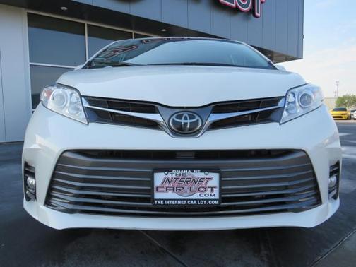 2020 Toyota Sienna XLE