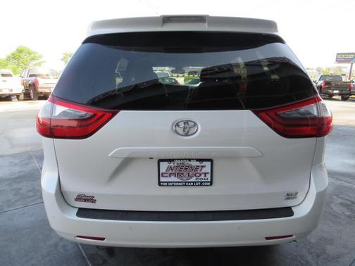 2020 Toyota Sienna XLE