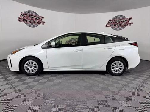 2022 Toyota Prius LE