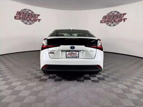 2022 Toyota Prius LE