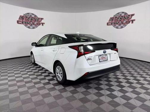 2022 Toyota Prius LE
