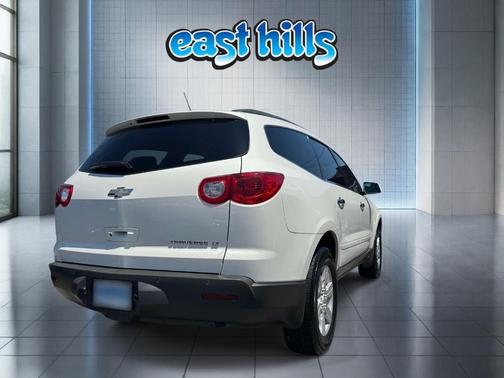 Summit White 2010 Chevrolet Traverse LT