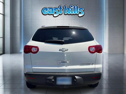 Summit White 2010 Chevrolet Traverse LT