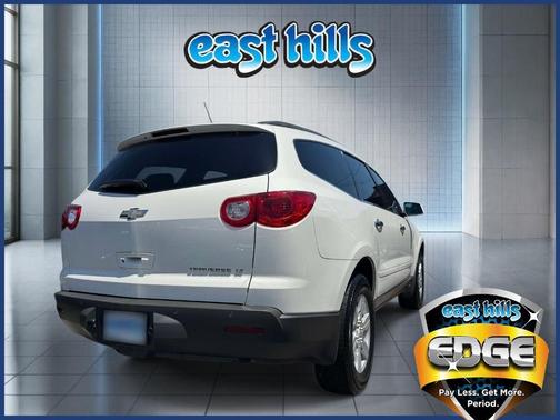 Summit White 2010 Chevrolet Traverse LT