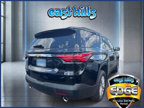 Mosaic Black Metallic 2023 Chevrolet Traverse LT Leather