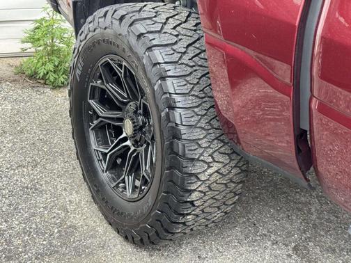 Delmonico Red Pearlcoat 2023 RAM 1500 Big Horn