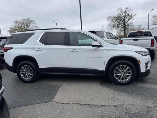 Summit White 2023 Chevrolet Traverse LT Cloth