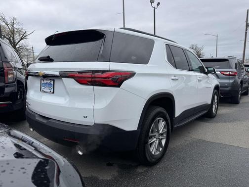 Summit White 2023 Chevrolet Traverse LT Cloth