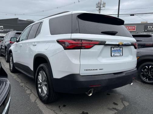 Summit White 2023 Chevrolet Traverse LT Cloth
