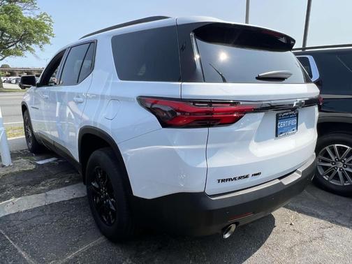 2022 Chevrolet Traverse LT Leather