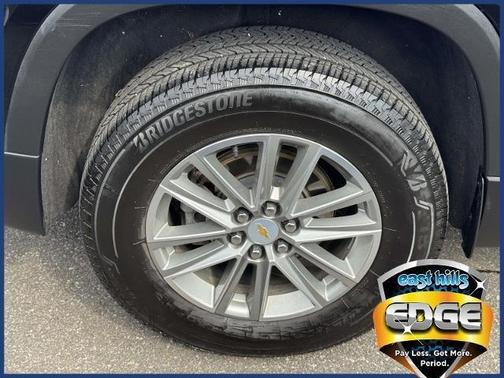 Mosaic Black Metallic 2023 Chevrolet Traverse LT Cloth