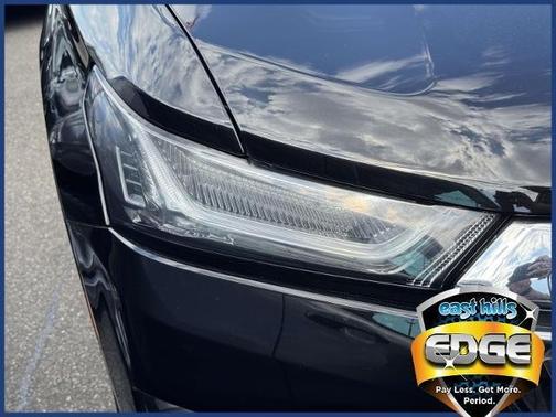 Mosaic Black Metallic 2023 Chevrolet Traverse LT Cloth