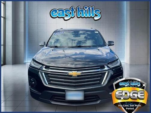 Mosaic Black Metallic 2023 Chevrolet Traverse LT Cloth