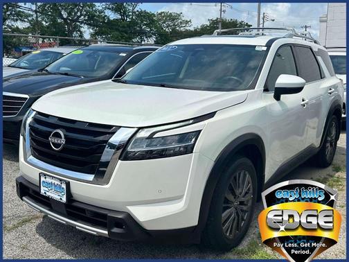 2022 Nissan Pathfinder SL